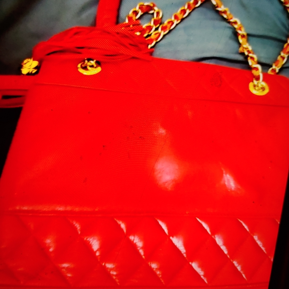 Red quilted vegan leather with chains shoulderbag